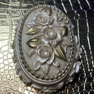 Vintage sentimental keeper